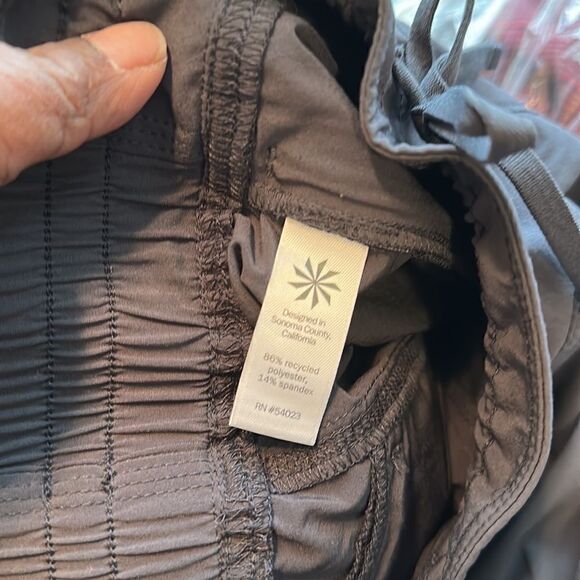 Athleta La Viva Joggers Featherweight Yoga Pants 6 - Picture 8 of 8